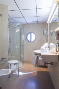 Łazienka w obiekcie Riviera Beachotel - Adults Recommended