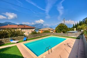 The swimming pool at or close to Il SOLE HOUSE