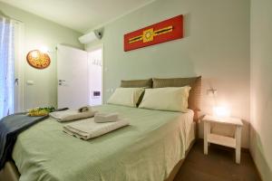 A bed or beds in a room at Il SOLE HOUSE