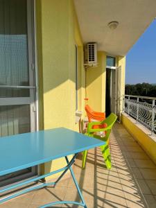 Balkoni atau teres di Luxury Breeze Apartment