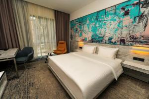 Rúm í herbergi á Messier 53 Hotel Yerevan