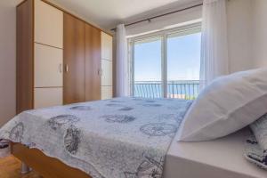 Posteľ alebo postele v izbe v ubytovaní One-Bedroom Apartment in Crikvenica 48
