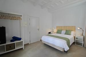 מיטה או מיטות בחדר ב-Hotel Amano Maison Carrée