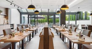 A restaurant or other place to eat at Hotel Newton Heilbronn