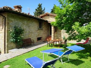 A garden outside Holiday Home Il Casellino-2 by Interhome