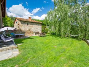A garden outside Holiday Home Il Casellino-2 by Interhome