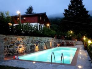 The swimming pool at or close to B&B La Soldanella