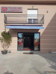 a building with a balcony and a building with a window at Asuka Apartmani 飞鸟客 in Surčin