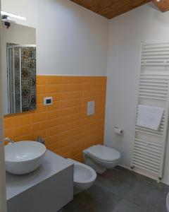 A bathroom at La Terrazza Azzurra