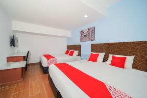 Postel nebo postele na pokoji v ubytování JMA FERRINGHI BEACH HOTEL