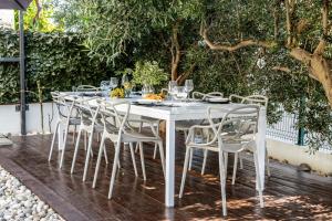 Vonkajšia záhrada v ubytovaní NEW! Villa Lea 5-bedroom villa with private pool and amazing views of city and sea