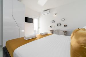 Posteľ alebo postele v izbe v ubytovaní NEW! Villa Lea 5-bedroom villa with private pool and amazing views of city and sea