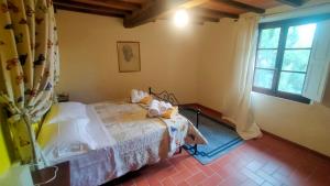 a bedroom with a bed and a window at The hunter house in Castelfiorentino