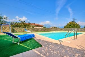 The swimming pool at or close to Il SOLE HOUSE