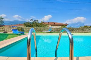 The swimming pool at or close to Il SOLE HOUSE