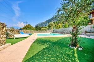 The swimming pool at or close to Il SOLE HOUSE