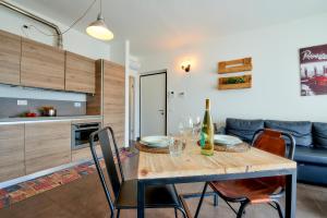 A seating area at Il SOLE HOUSE
