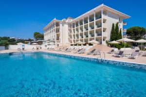Bazén v ubytovaní Avalon Palace Hotel alebo v jeho blízkosti