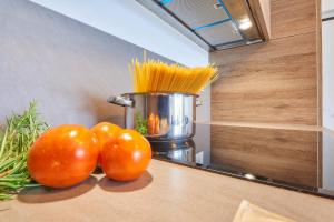 A kitchen or kitchenette at Il SOLE HOUSE