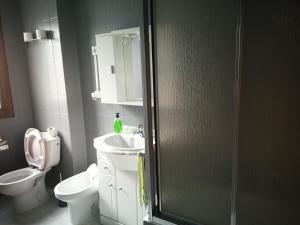 Koupelna v ubytování Habitación piso compartido Alquiler por temporada NO Turistico