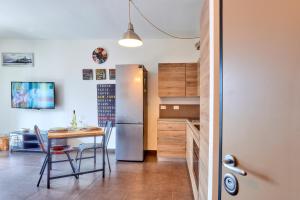 A kitchen or kitchenette at Il SOLE HOUSE