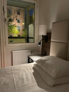 Postel nebo postele na pokoji v ubytování HOTEL N Hostel Malmö City