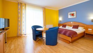 Postel nebo postele na pokoji v ubytování Golf & Thermenland Sonnenpension Frühstückshotel Burgauberg Stegersbach