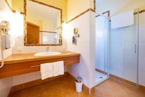 Koupelna v ubytování Golf & Thermenland Sonnenpension Frühstückshotel Burgauberg Stegersbach