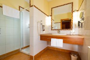 Koupelna v ubytování Golf & Thermenland Sonnenpension Frühstückshotel Burgauberg Stegersbach