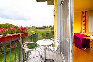 Balkón nebo terasa v ubytování Golf & Thermenland Sonnenpension Frühstückshotel Burgauberg Stegersbach