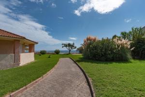 a walkway leading to a yard with a house at Arinella in San-Nicolao