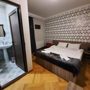 A bed or beds in a room at GIO-NIKA