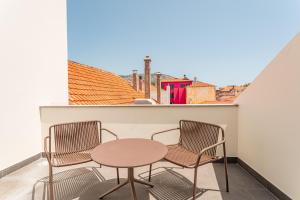 En balkon eller terrasse på FLH Viola Market Flats with Terrace + 27 billeder