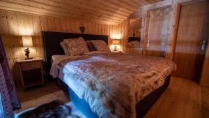 Letto o letti in una camera di Izba