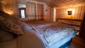 Letto o letti in una camera di Izba