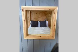 a small room with a bed in a wooden frame at Allt Yelkie Pod Dha, Earlish in Earlish