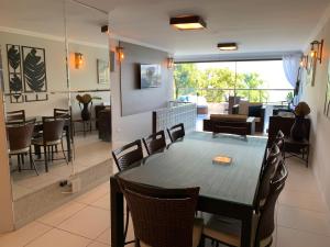 Et opholdsområde på Lindo Duplex Pé Na Areia com Praia Privativa + 40 billeder