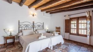 Ένα ή περισσότερα κρεβάτια σε δωμάτιο στο Casa Guajar 2 Monda by Ruralidays