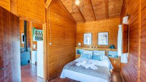 Postel nebo postele na pokoji v ubytování Casa Hornillos Alozaina by Ruralidays + 35 fotografií