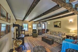 Φωτογραφία από το άλμπουμ του Historic Catskills Home, Near Willowemoc Creek! σε Livingston Manor