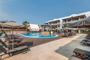 Bazén v ubytování Pelopas nebo v jeho okolí