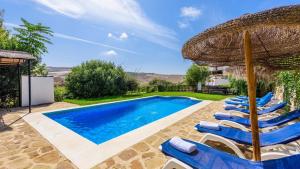 Bazén v ubytovaní Los Huertos Antequera - La Higuera by Ruralidays alebo v jeho blízkosti