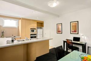 A cozinha ou cozinha compacta de Comfort Apartments Royal Gardens