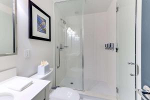 Vannituba majutusasutuses Vista LIC Hotel, Premier Collection by Best Western