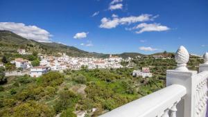 A general mountain view or a mountain view taken from A villát