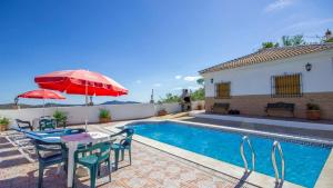 The swimming pool at or close to Casa Tejo Sedella by Ruralidays