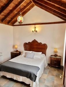 A bed or beds in a room at Casa Rural Las Llanadas