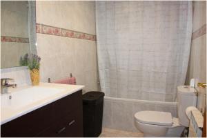 A bathroom at Casa Rural Xixa Landetxea