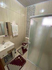 Et badeværelse på Casa Veraneio em Zimbros - Bombinhas