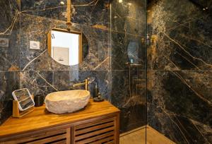 a bathroom with a sink and a mirror at Appartement le Quai du Port Cassis parking clim in Cassis